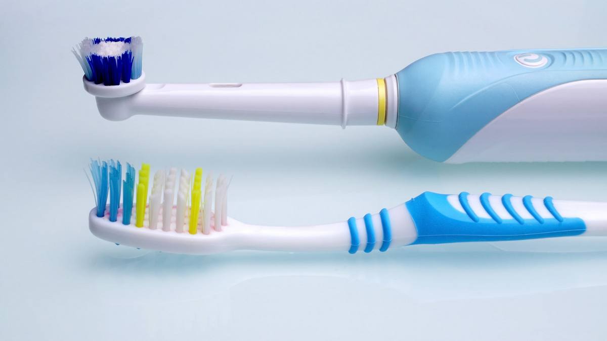 Вы сейчас просматриваете Электрическая зубная щётка против обычной