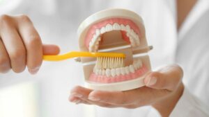 Подробнее о статье Съёмные зубные протезы – какие лучше?